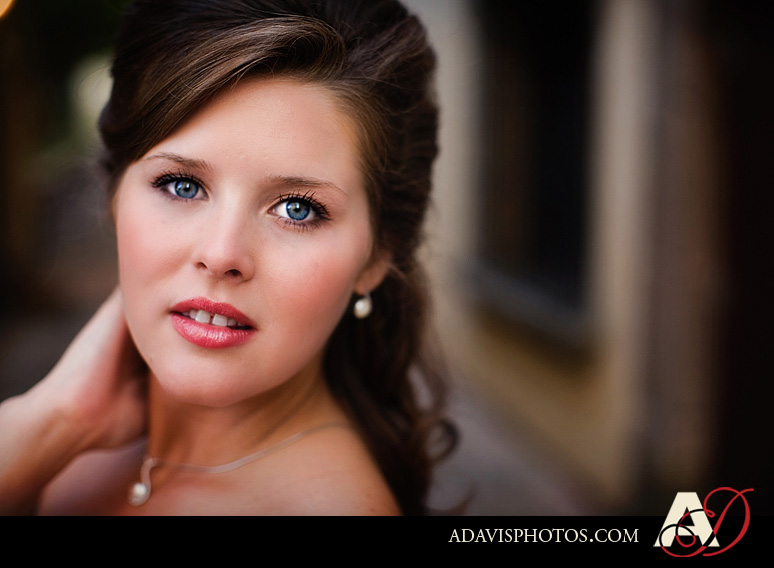 Modern and romantic bridal portraits at the Las Colinas Canals by Dallas wedding photographer Allison Davis Photography