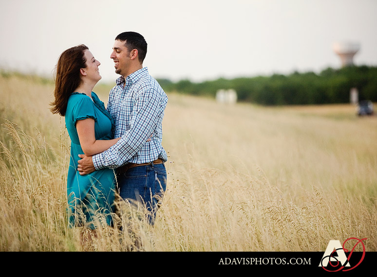Romantic and modern country engagement portraits by Dallas Texas wedding photographer Allison Davis Photography