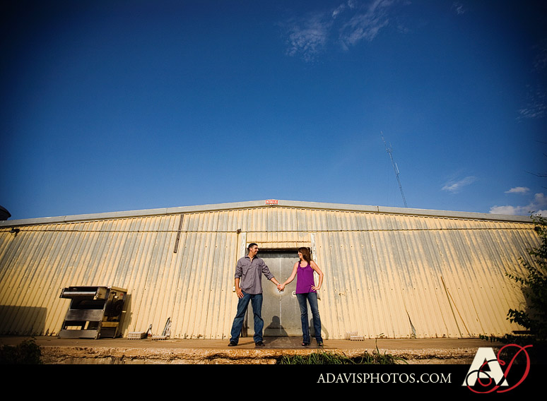 Romantic and modern country engagement portraits by Dallas wedding photographer Allison Davis Photography