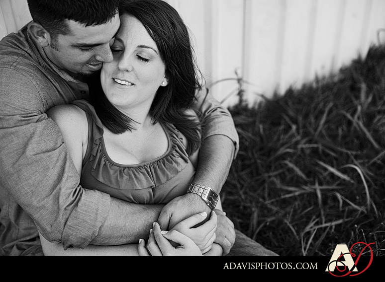 Romantic and modern country engagement portraits by Dallas wedding photographer Allison Davis Photography