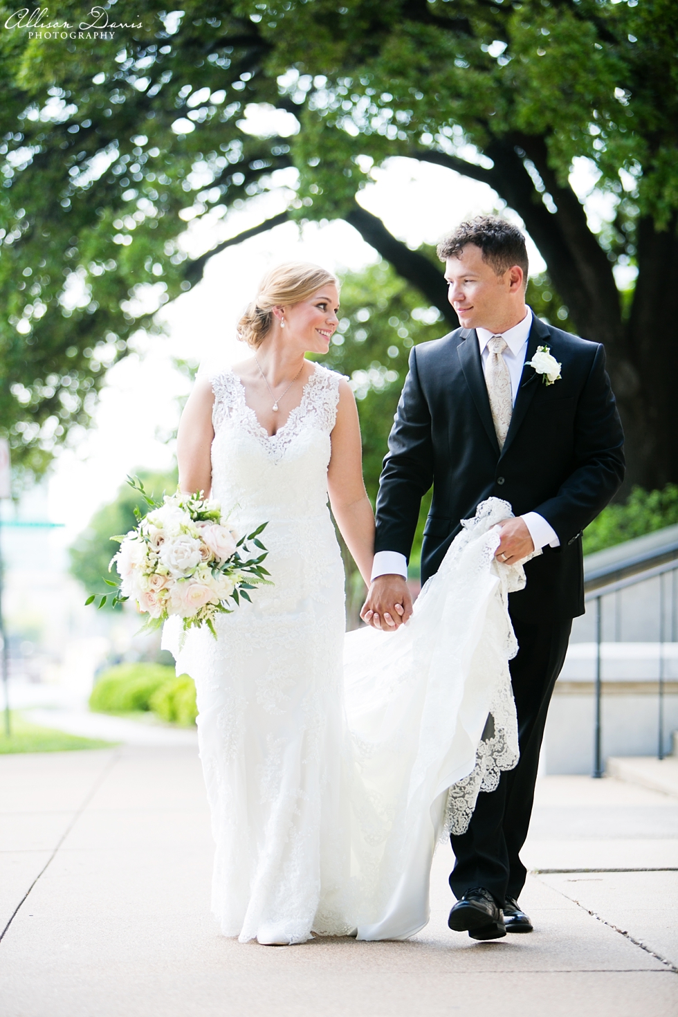 Christine_Jonathan_Wedding_Fort_Worth_First_United_Methodist_Church_Joe_T_Garcias_AllisonDavisPhotography_016