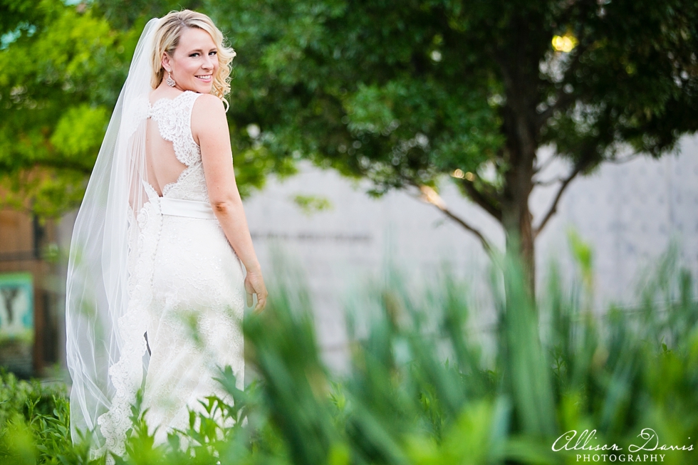 Emily_Dallas_Bridal_Portraits_by_Allison_Davis_Photography_014