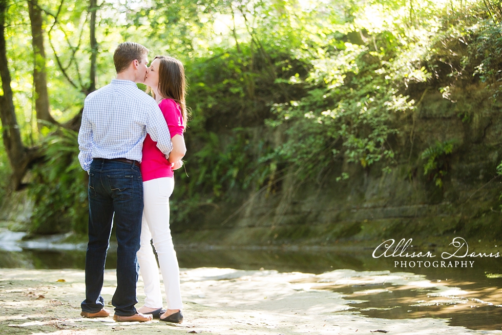 Erin_Andrew_Highland_Park_Dallas_Skyline_Margaret_Hunt_Hill_Bridge_Engagement_Portraits_Allison_Davis_Photography_05
