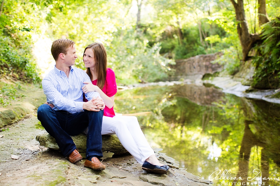 Erin_Andrew_Highland_Park_Dallas_Skyline_Margaret_Hunt_Hill_Bridge_Engagement_Portraits_Allison_Davis_Photography_06
