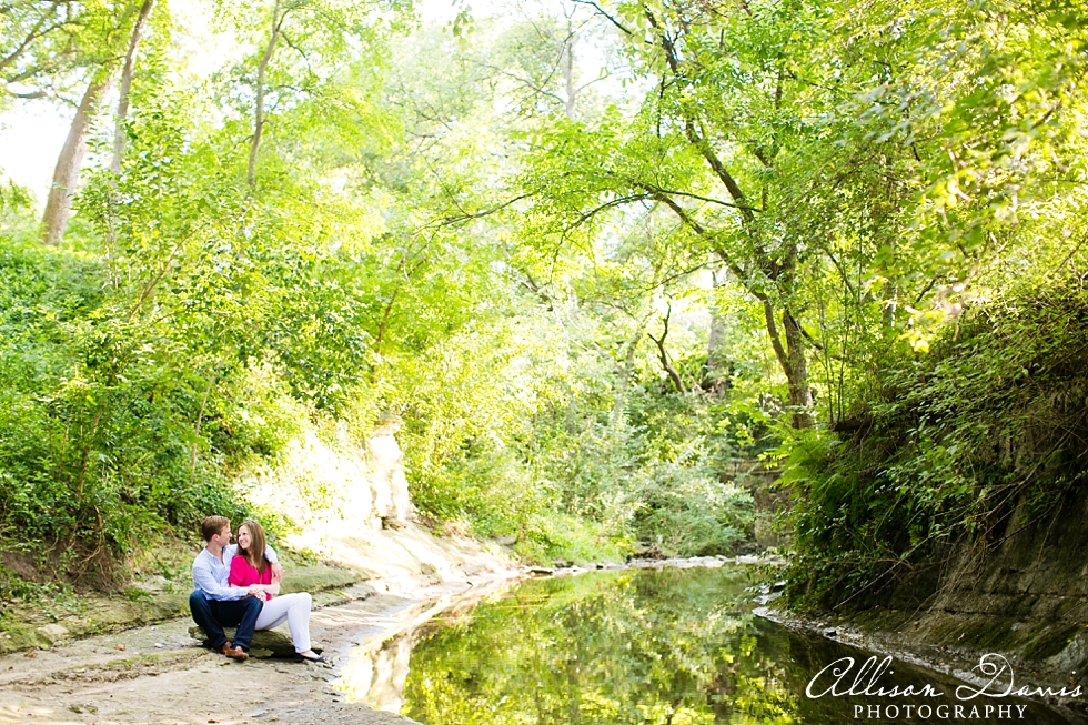 Erin_Andrew_Highland_Park_Dallas_Skyline_Margaret_Hunt_Hill_Bridge_Engagement_Portraits_Allison_Davis_Photography_07