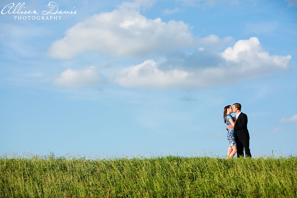 Erin_Andrew_Highland_Park_Dallas_Skyline_Margaret_Hunt_Hill_Bridge_Engagement_Portraits_Allison_Davis_Photography_17