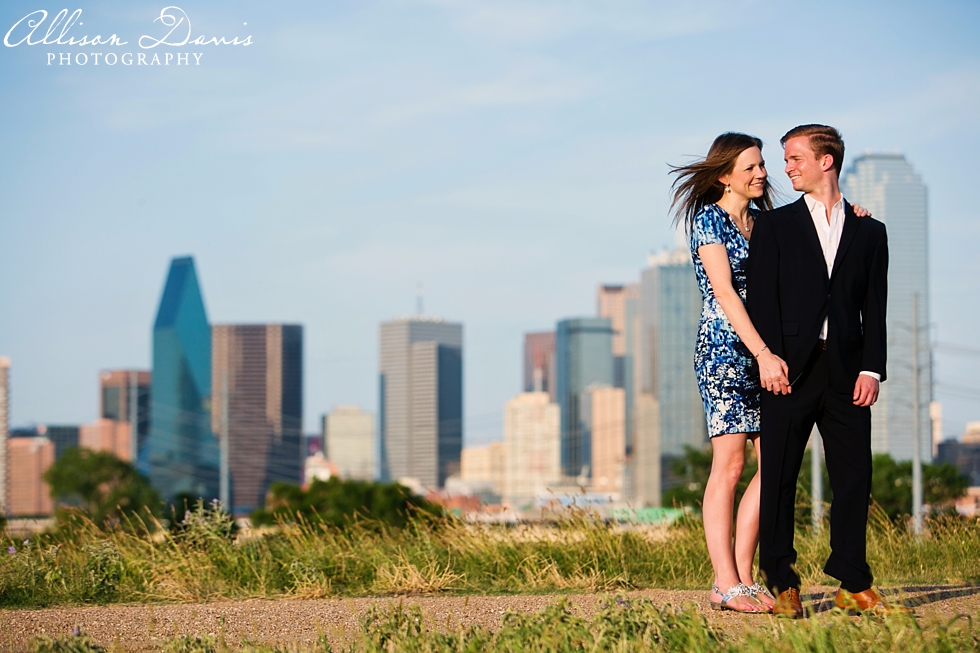 Erin_Andrew_Highland_Park_Dallas_Skyline_Margaret_Hunt_Hill_Bridge_Engagement_Portraits_Allison_Davis_Photography_18