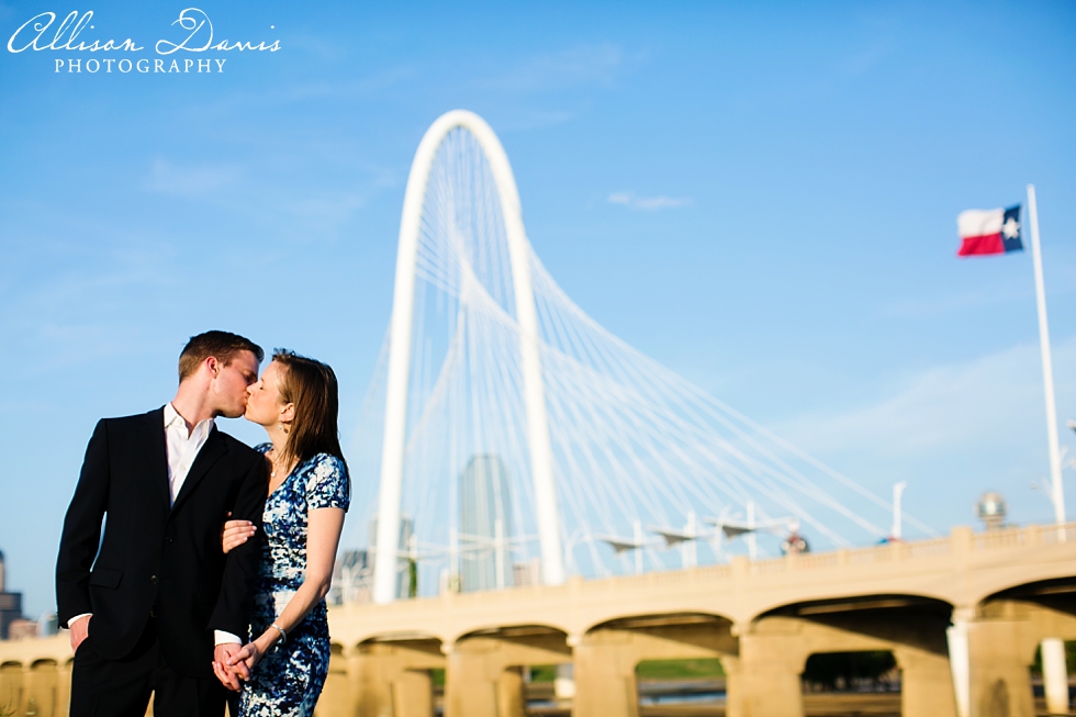 Erin_Andrew_Highland_Park_Dallas_Skyline_Margaret_Hunt_Hill_Bridge_Engagement_Portraits_Allison_Davis_Photography_19