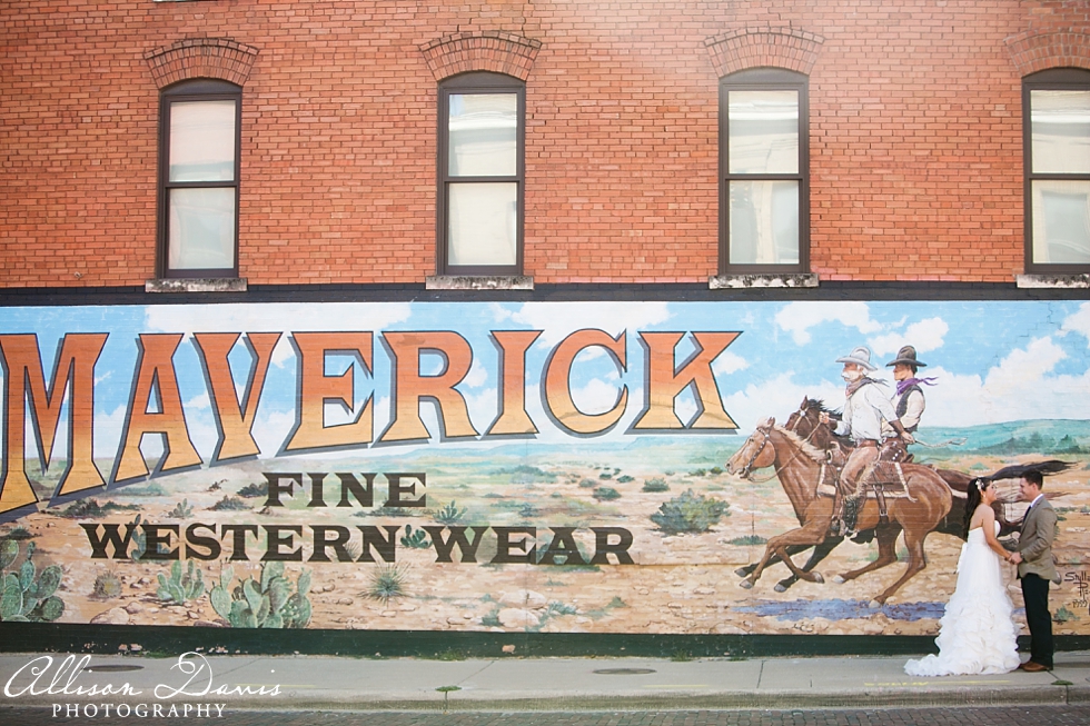 Ashley_Brandon_Fort_Worth_Wedding_Marty_Leonard_Chapel_Joe_T_Garcias_Allison_Davis_Photography_012