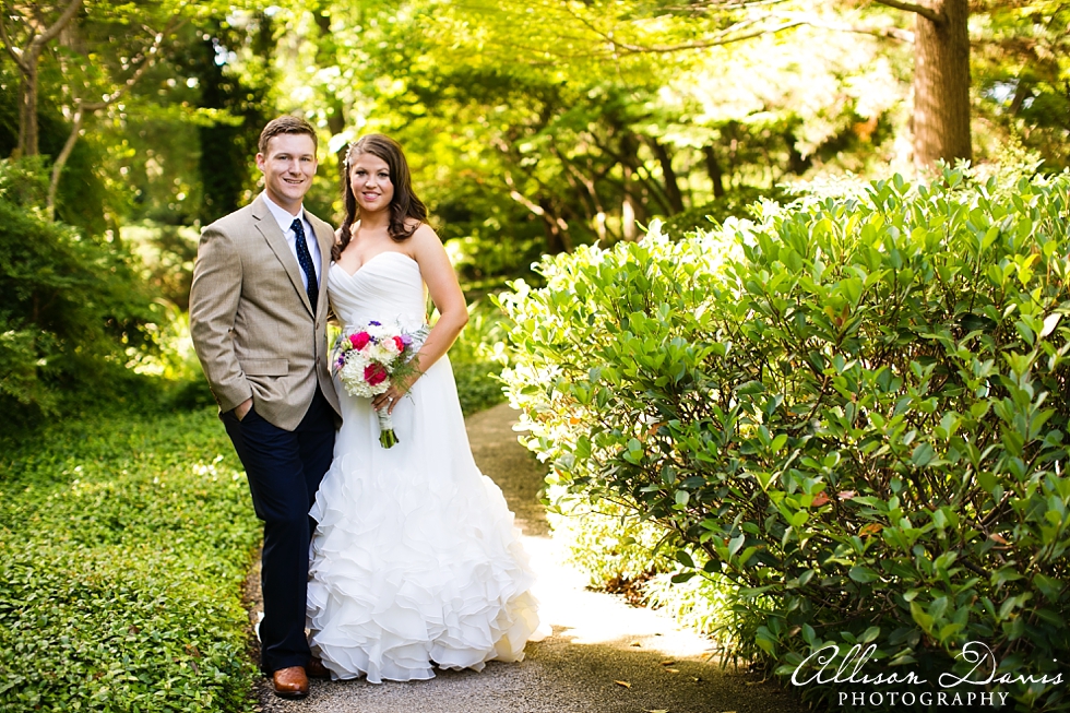 Ashley_Brandon_Fort_Worth_Wedding_Marty_Leonard_Chapel_Joe_T_Garcias_Allison_Davis_Photography_015