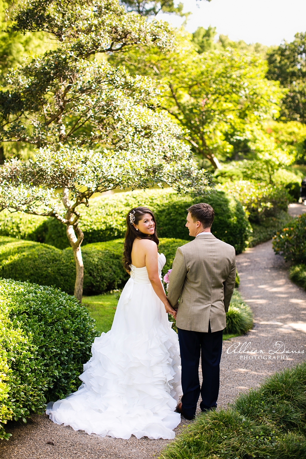 Ashley_Brandon_Fort_Worth_Wedding_Marty_Leonard_Chapel_Joe_T_Garcias_Allison_Davis_Photography_018