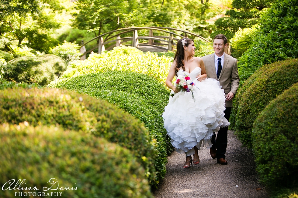 Ashley_Brandon_Fort_Worth_Wedding_Marty_Leonard_Chapel_Joe_T_Garcias_Allison_Davis_Photography_024