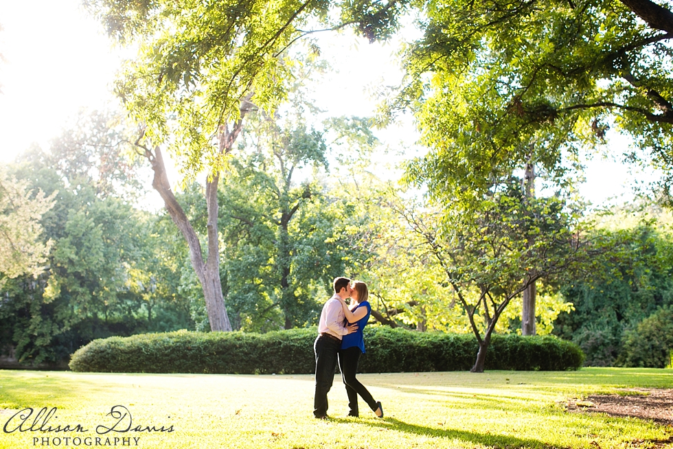 Jennifer_Jonathan_Engagement_Bishop_Arts_Lakeside_Park_AllisonDavisPhotography_0013