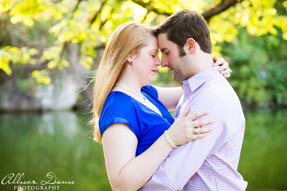 Jennifer_Jonathan_Engagement_Bishop_Arts_Lakeside_Park_AllisonDavisPhotography_0015