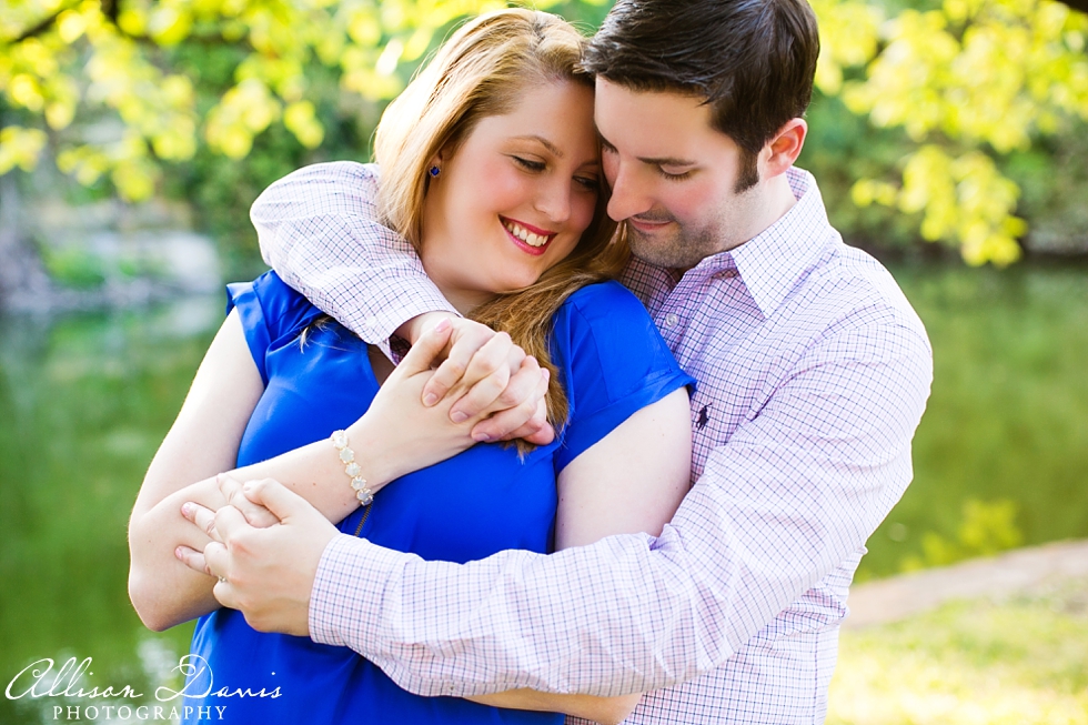 Jennifer_Jonathan_Engagement_Bishop_Arts_Lakeside_Park_AllisonDavisPhotography_0017