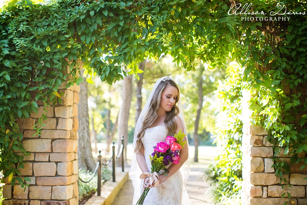 Hayley_Dallas_Bridal_Portraits_Grapevine_Botanical_Gardens_Allison_Davis_Photography_002