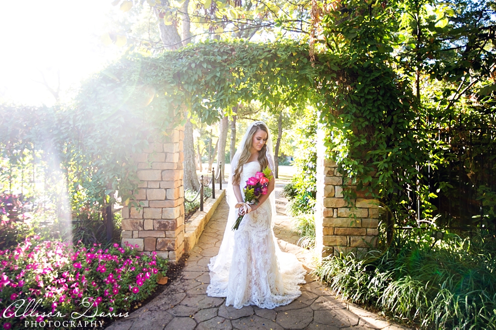 Hayley_Dallas_Bridal_Portraits_Grapevine_Botanical_Gardens_Allison_Davis_Photography_004