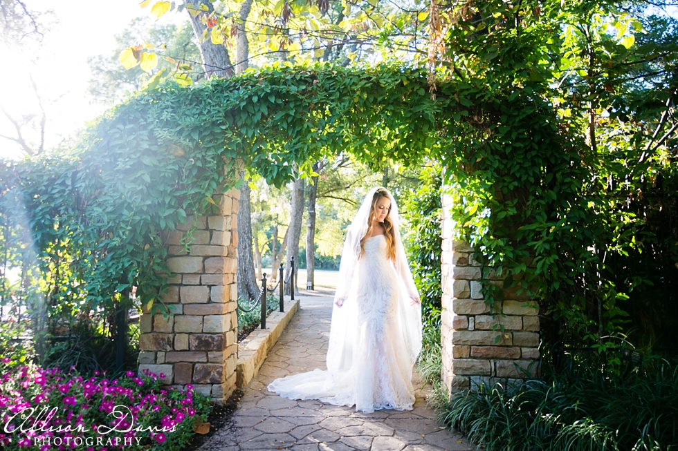 Hayley_Dallas_Bridal_Portraits_Grapevine_Botanical_Gardens_Allison_Davis_Photography_006