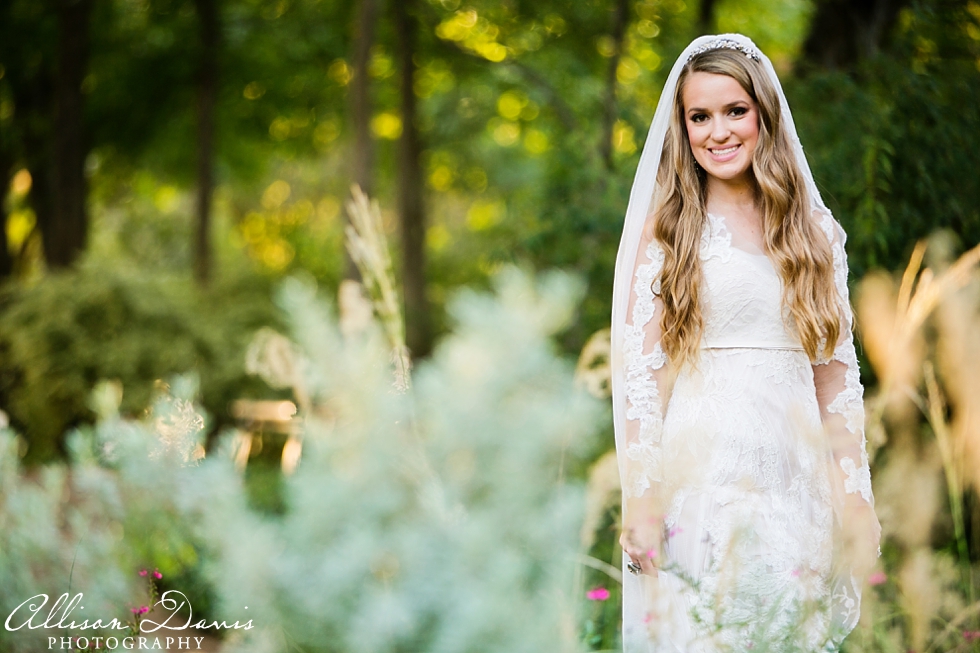 Hayley_Dallas_Bridal_Portraits_Grapevine_Botanical_Gardens_Allison_Davis_Photography_020