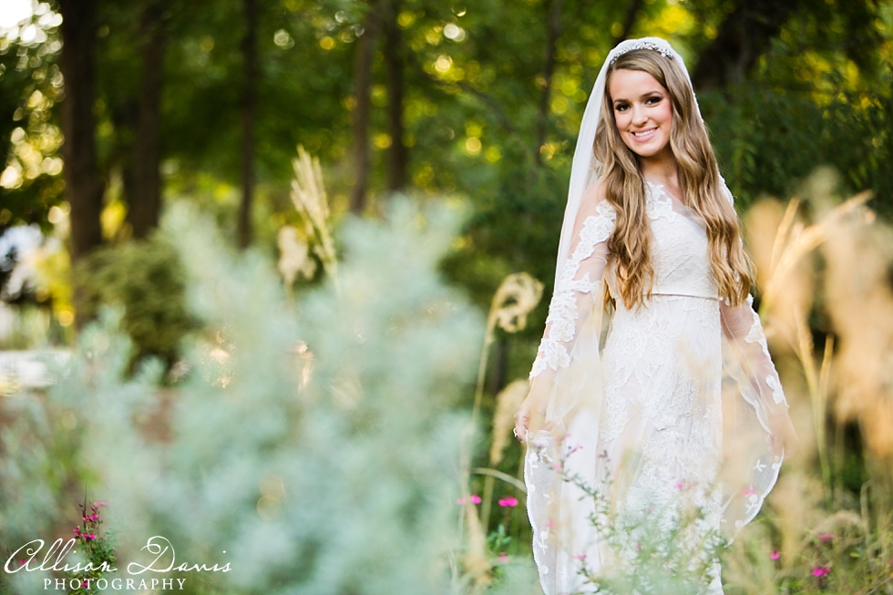 Hayley_Dallas_Bridal_Portraits_Grapevine_Botanical_Gardens_Allison_Davis_Photography_022