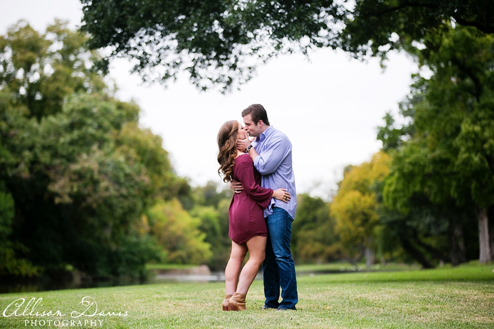 Alex_Mason_Elegant_Romantic_Dallas_Engagement_Portraits_by_Allison_Davis_Photography_001