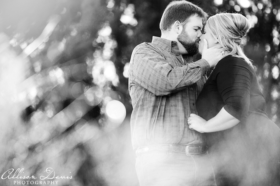 Amanda_Matt_Engagement_Portraits_Arbor_Hills_Nature_Preserve_Allison_Davis_Photography_015