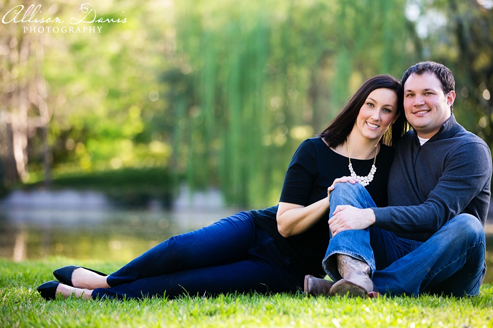 Megan_Brett_Downtown_Dallas_Lakeside_Park_Engagement_Portraits_Allison_Davis_Photography_005