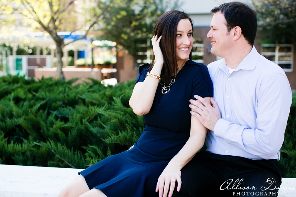 Megan_Brett_Downtown_Dallas_Lakeside_Park_Engagement_Portraits_Allison_Davis_Photography_009