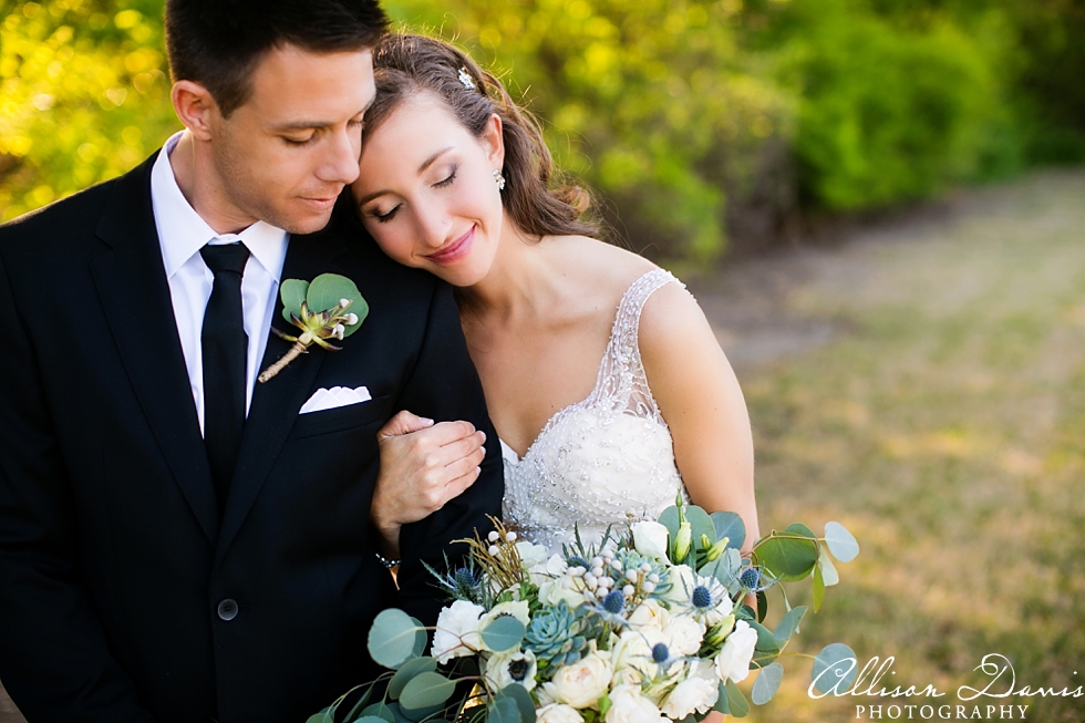Tina&Larry_Wedding_Bella_Donna_Chapel_KcKinney_Flour_Mill_AllisonDavisPhotography_001