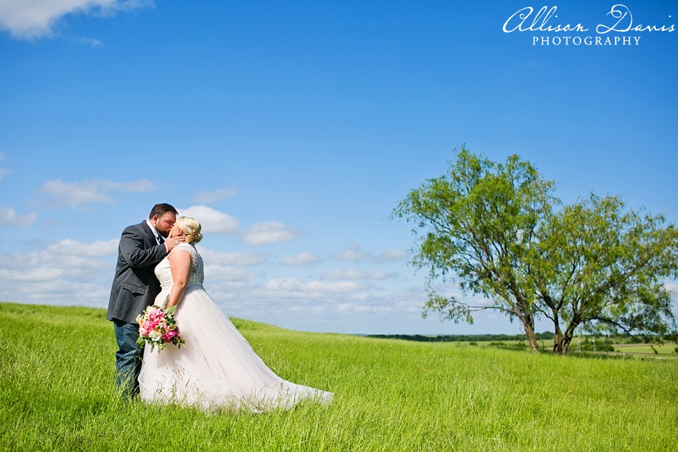 Amanda_Matt_North_Texas_Ranch_Wedding_Allison_Davis_Photography_007