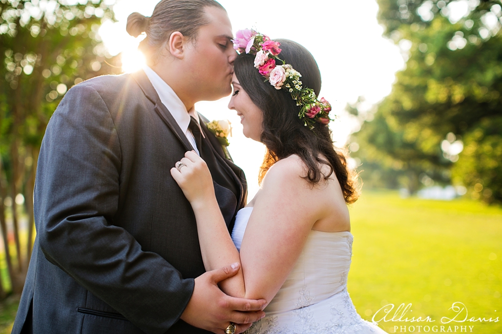 Ariel_Bracken_FBC_Waco_Baylor_Wedding_Allison_Davis_Photography_001