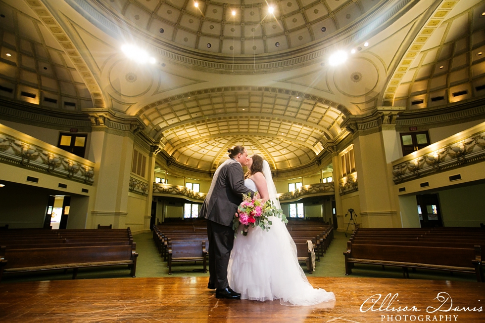 Ariel_Bracken_FBC_Waco_Baylor_Wedding_Allison_Davis_Photography_020