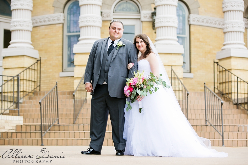 Ariel_Bracken_FBC_Waco_Baylor_Wedding_Allison_Davis_Photography_022