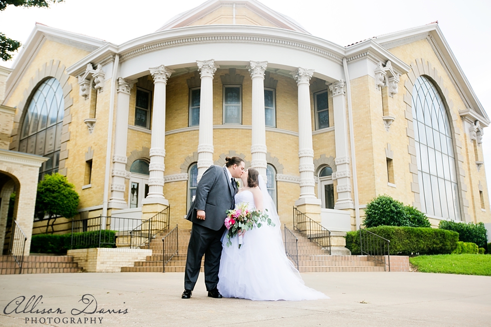 Ariel_Bracken_FBC_Waco_Baylor_Wedding_Allison_Davis_Photography_023