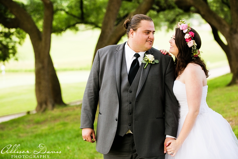 Ariel_Bracken_FBC_Waco_Baylor_Wedding_Allison_Davis_Photography_025