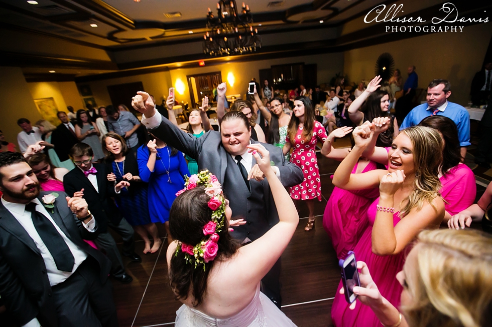 Ariel_Bracken_FBC_Waco_Baylor_Wedding_Allison_Davis_Photography_035