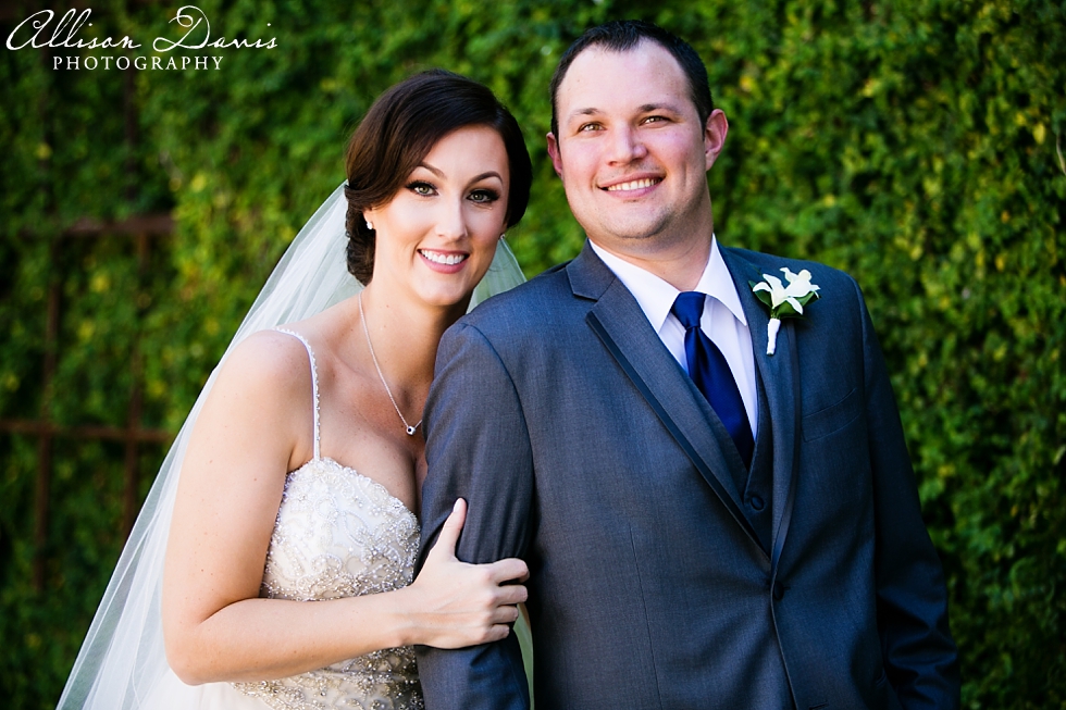 megan_brett_wedding_fumcdallas_roomonmain_008