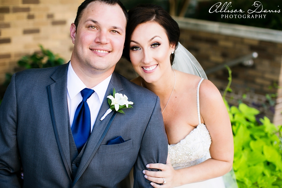 megan_brett_wedding_fumcdallas_roomonmain_014