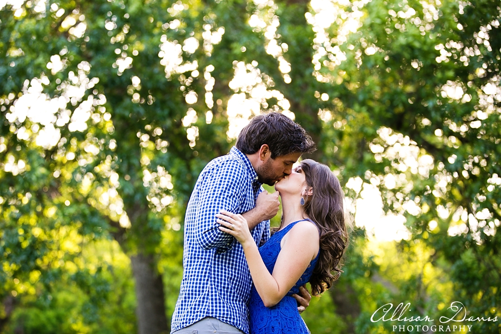 Katy&Jeff_Dallas_Engagement_Portraits_White_Rock_Lake_AllisonDavisPhotography_003