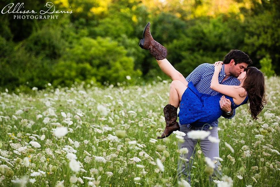 Katy&Jeff_Dallas_Engagement_Portraits_White_Rock_Lake_AllisonDavisPhotography_013