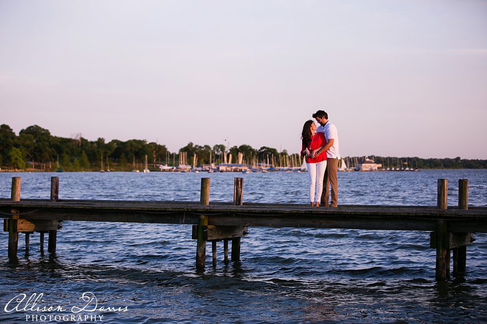 Katy&Jeff_Dallas_Engagement_Portraits_White_Rock_Lake_AllisonDavisPhotography_016