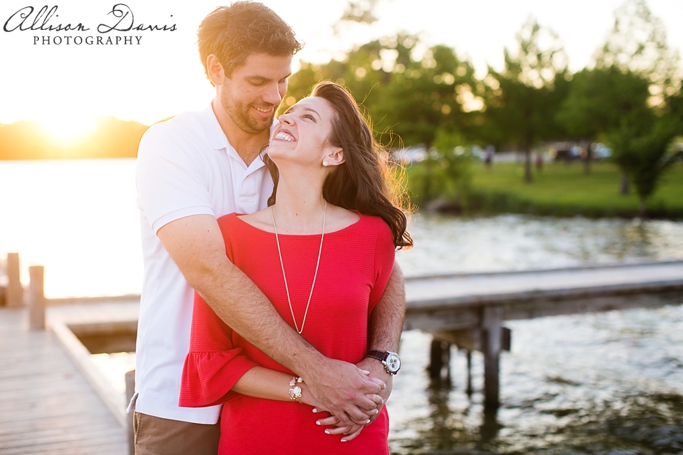 Katy&Jeff_Dallas_Engagement_Portraits_White_Rock_Lake_AllisonDavisPhotography_019