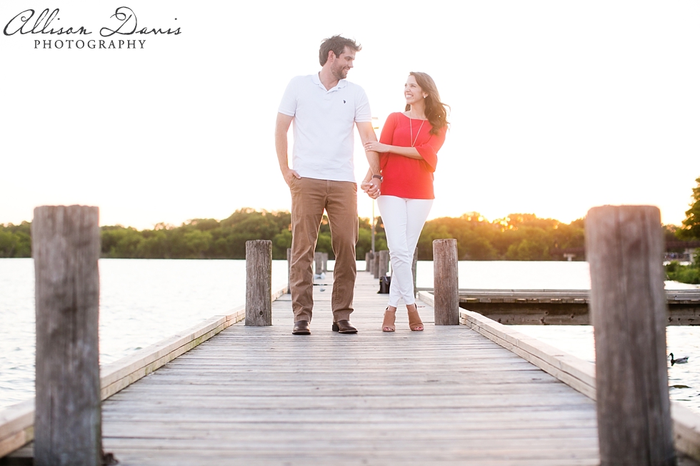 Katy&Jeff_Dallas_Engagement_Portraits_White_Rock_Lake_AllisonDavisPhotography_020