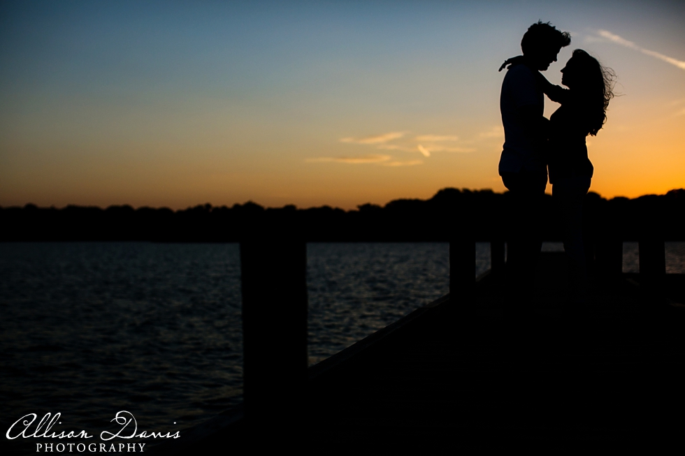 Katy&Jeff_Dallas_Engagement_Portraits_White_Rock_Lake_AllisonDavisPhotography_024