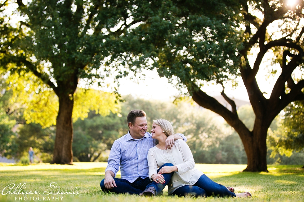 Holly_Brandon_Dallas_Engagement_Portraits_Arlington_Hall_Lee_Park_Arts_District_Allison_Davis_Photography_0010