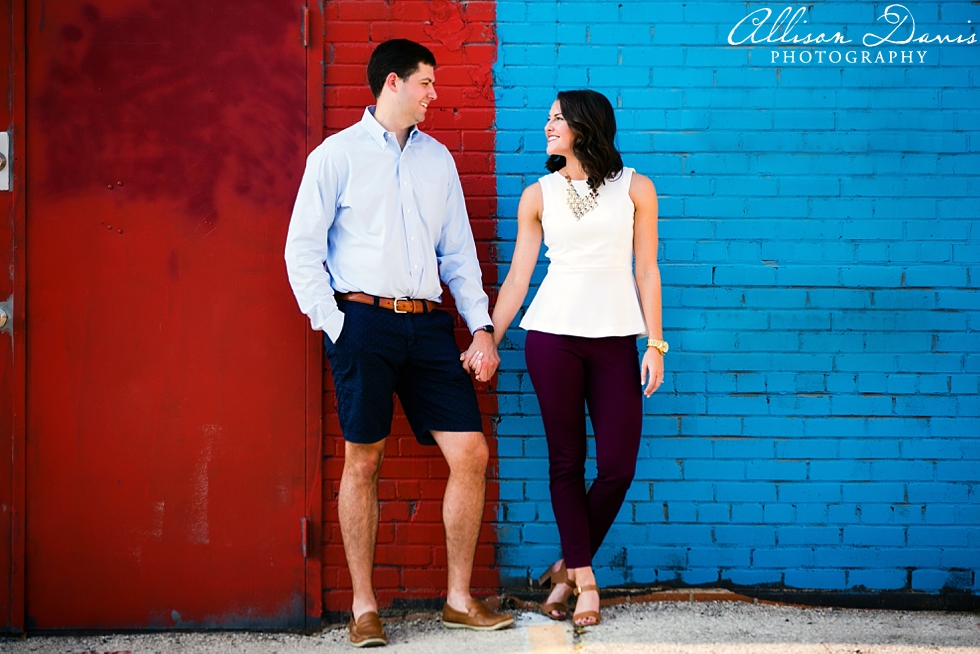Engagement_Portraits_DeepEllumMurals_TurtleCreek_AllisonDavisPhotography_001