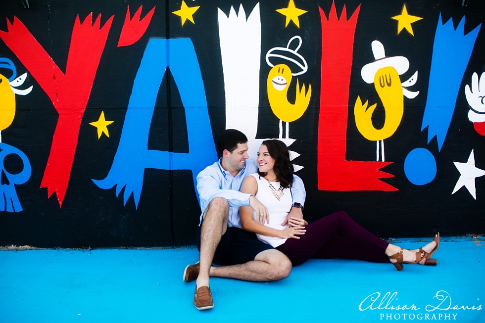 Engagement_Portraits_DeepEllumMurals_TurtleCreek_AllisonDavisPhotography_002