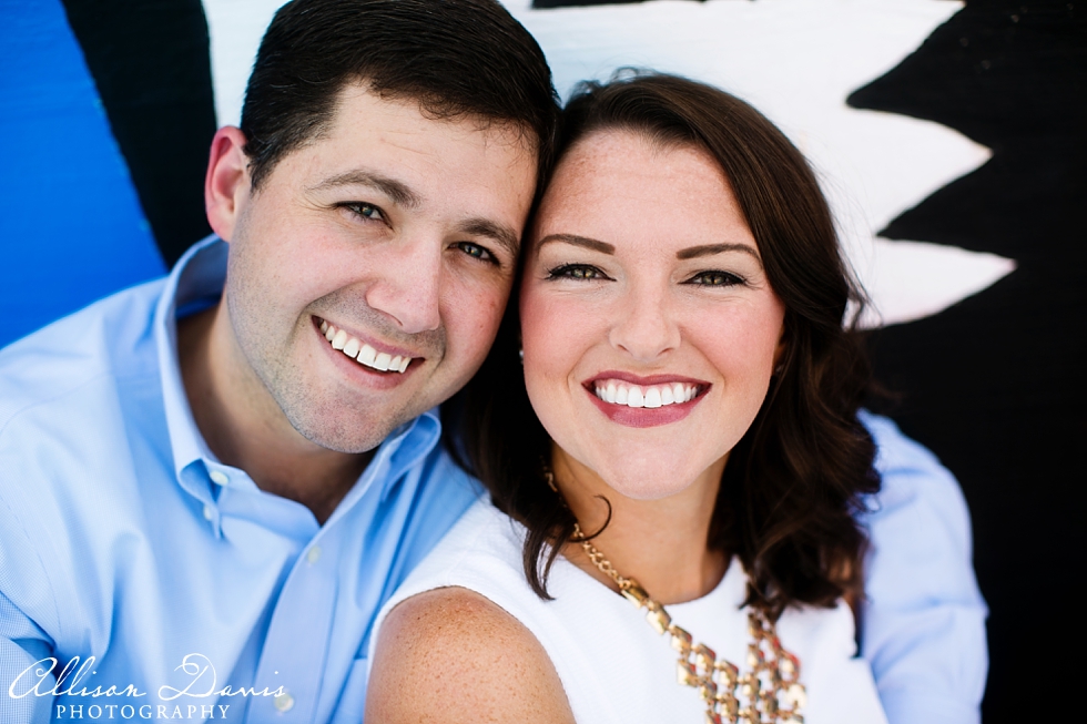 Engagement_Portraits_DeepEllumMurals_TurtleCreek_AllisonDavisPhotography_003