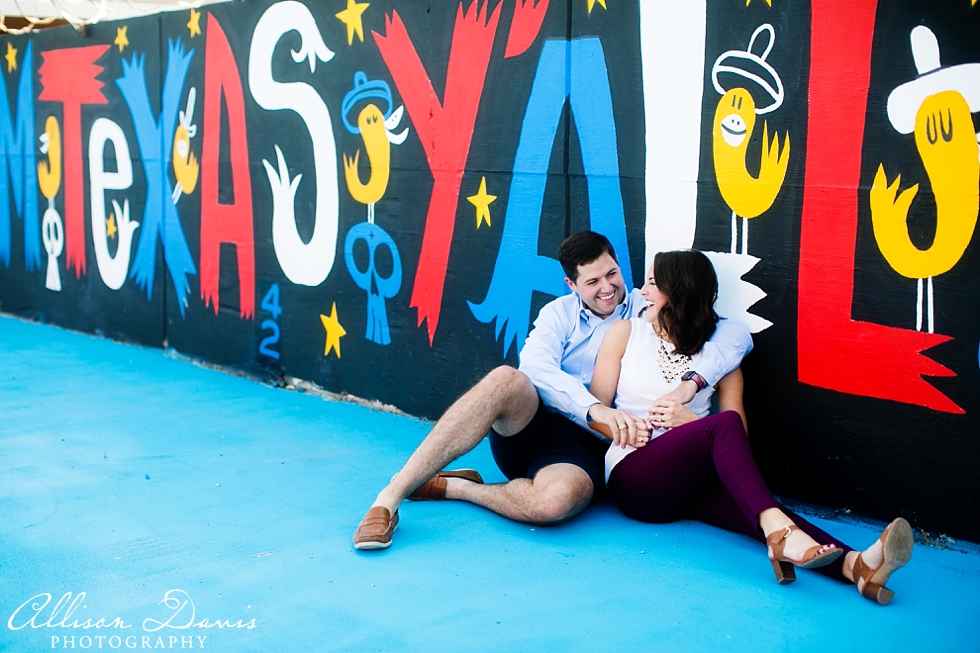 Engagement_Portraits_DeepEllumMurals_TurtleCreek_AllisonDavisPhotography_004