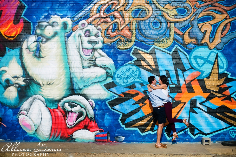 Engagement_Portraits_DeepEllumMurals_TurtleCreek_AllisonDavisPhotography_007